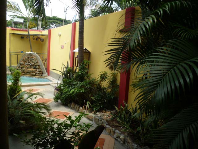 Pass way to patio
